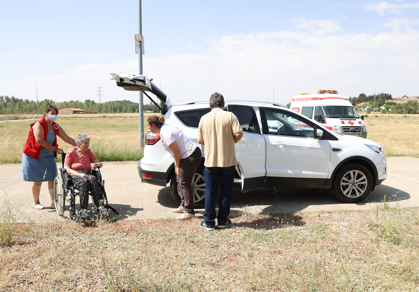 Fotos: Desalojados por el incendio de Losacio (Zamora)