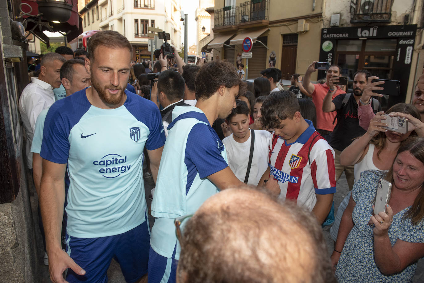 Llegada del Atlético de Madrid a Segovia.