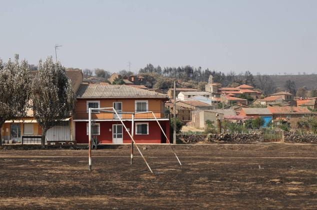 Fotos: Desolación e incredulidad de los vecinos de San Martín de Tábara al ver el paisaje