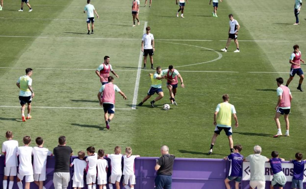 Los chavales del Campus no perdieron detalle del entrenamiento 