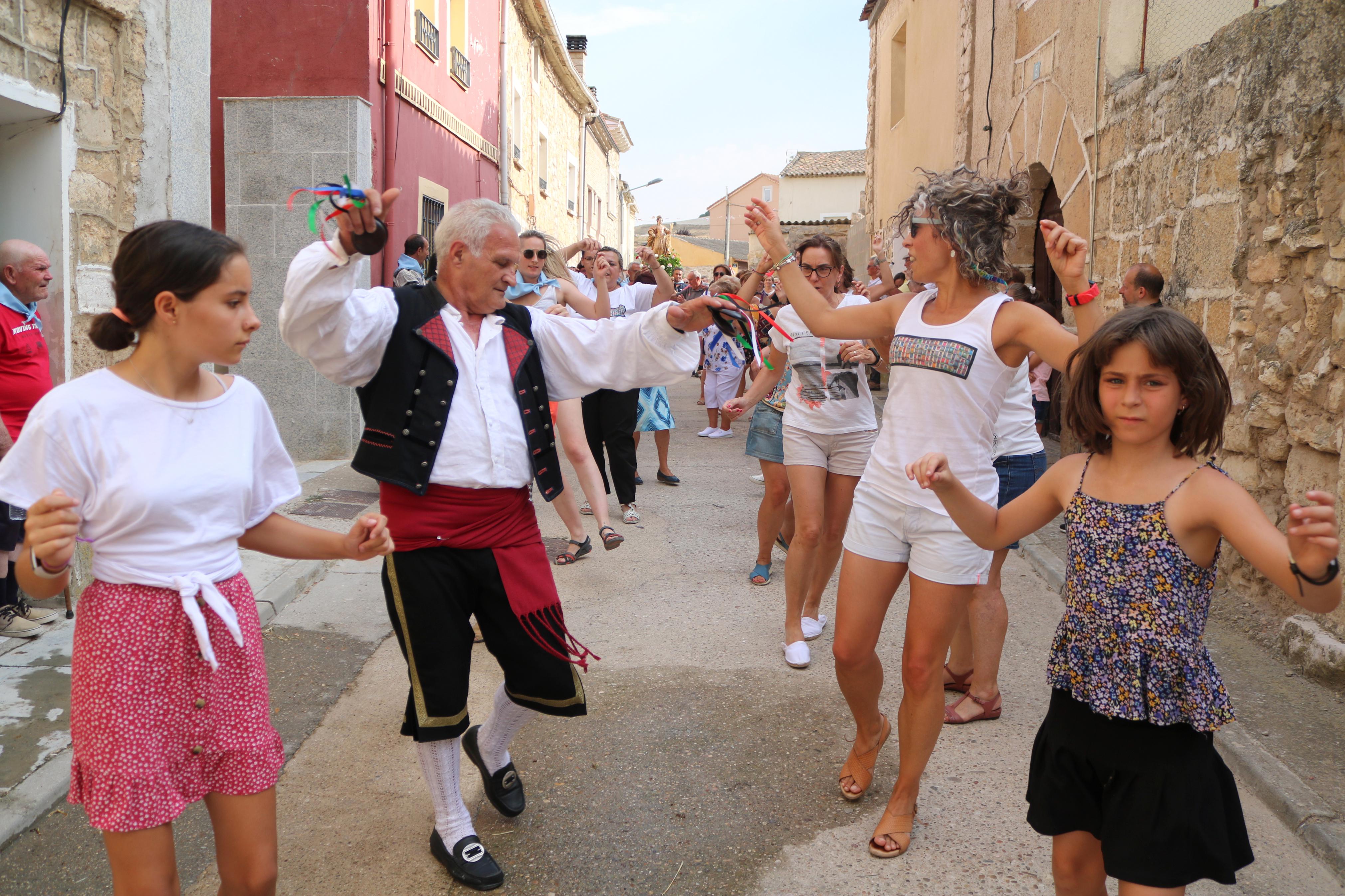 Las danzas son una de las señas de identidad de las fiestas de Villahán