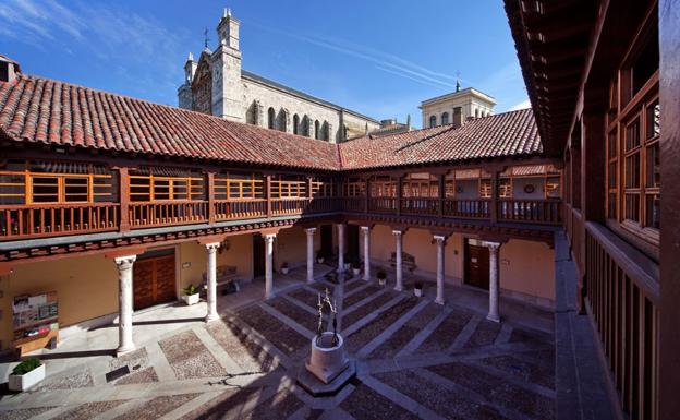 El patio del palacio Pimentel, en Valladolid. 