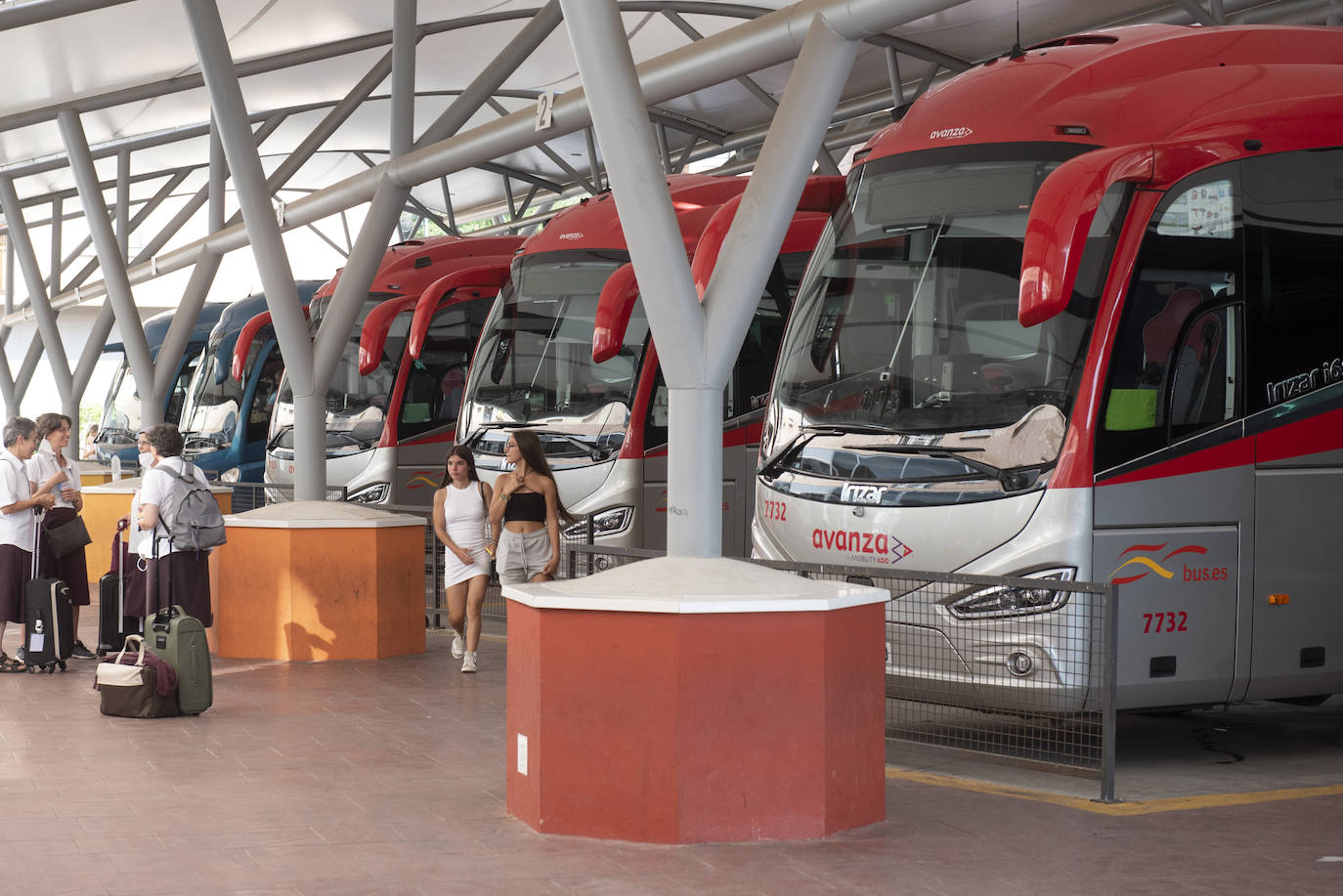 Autobuses de Avanza, en las dársenas de la terminal de Segovia.