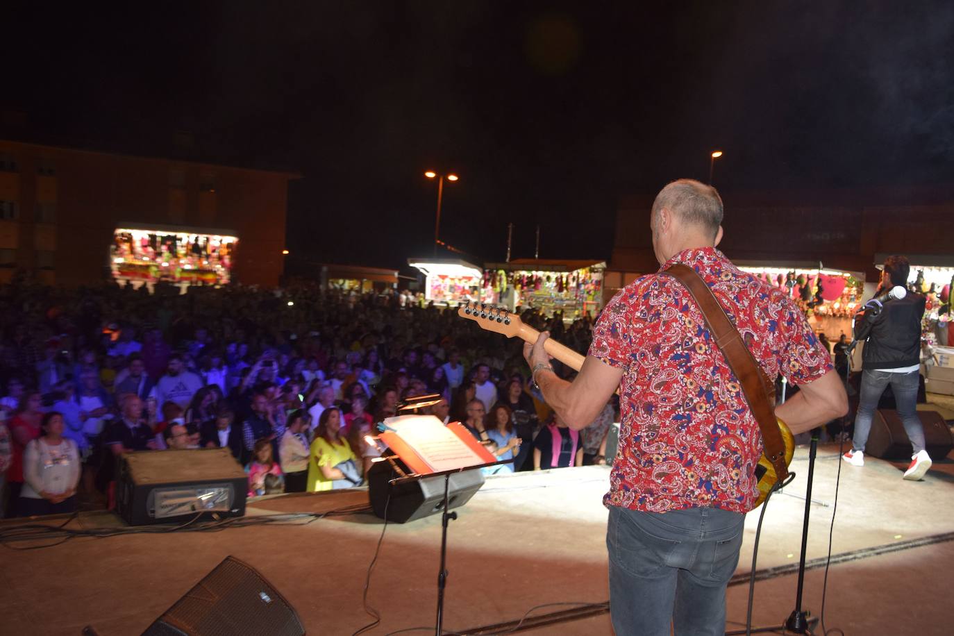 Fotos: David Civera encandila a su público en Santibáñez de la Peña