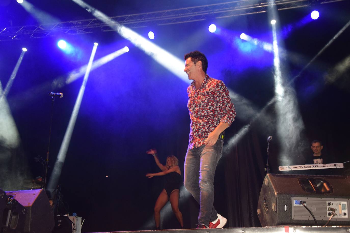 Fotos: David Civera encandila a su público en Santibáñez de la Peña