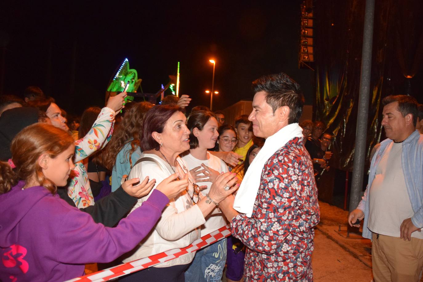 Fotos: David Civera encandila a su público en Santibáñez de la Peña