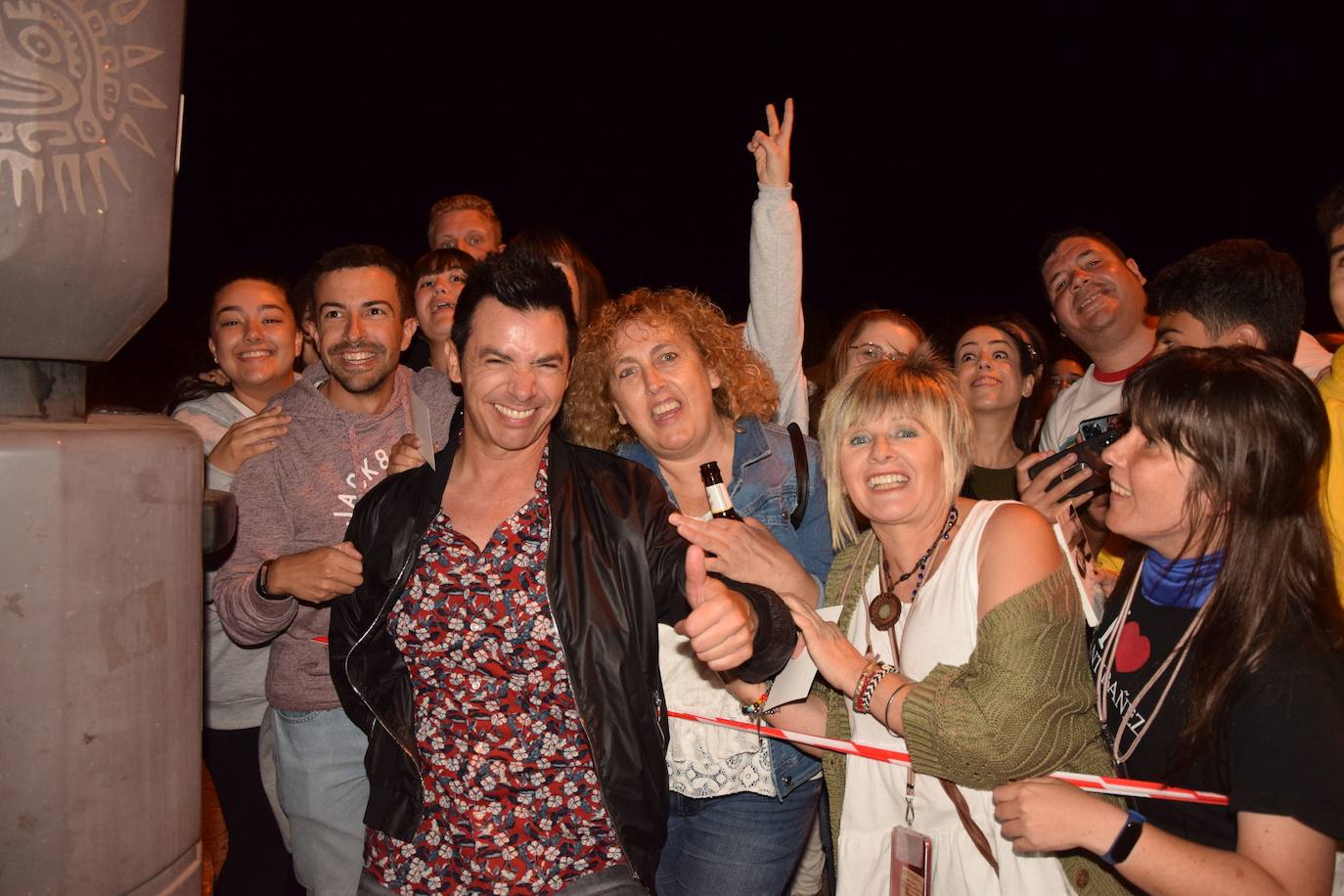 Fotos: David Civera encandila a su público en Santibáñez de la Peña