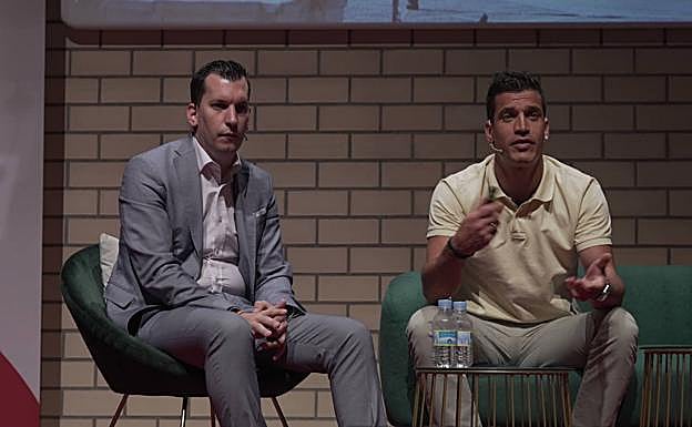 El sumiller Diego González y el cocinero Miguel Cobo. 