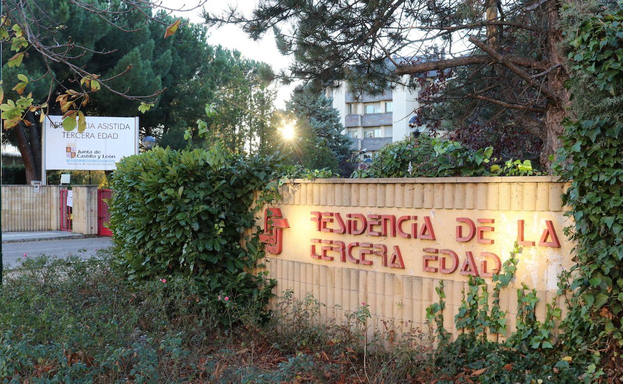 Entrada a la Residencia Asistida de Valladolid, de titularidad de la Junta, en el barrio de La Rubia.