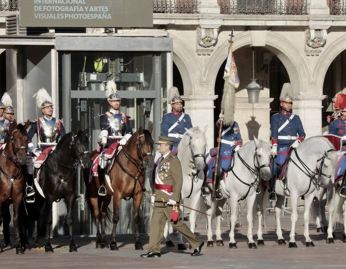 Fotos: Parada militar en honor a Santiago Apóstol en la Plaza Mayor de Valladolid