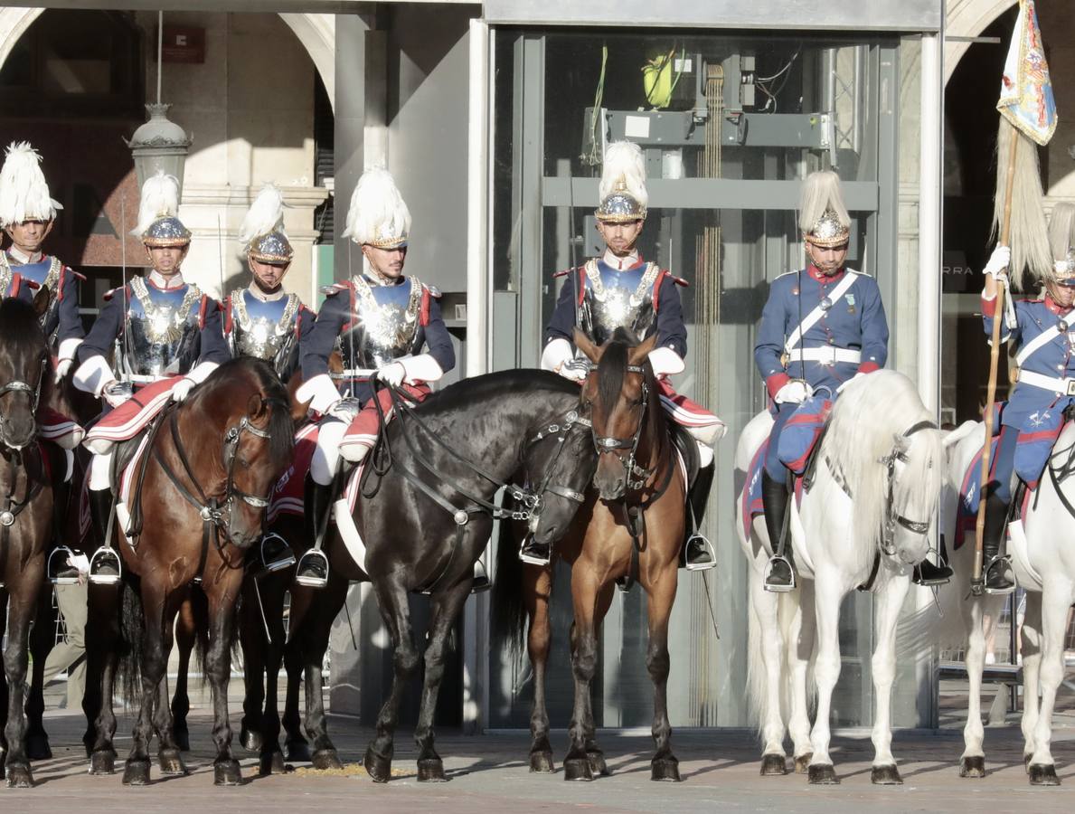 Fotos: Parada militar en honor a Santiago Apóstol en la Plaza Mayor de Valladolid