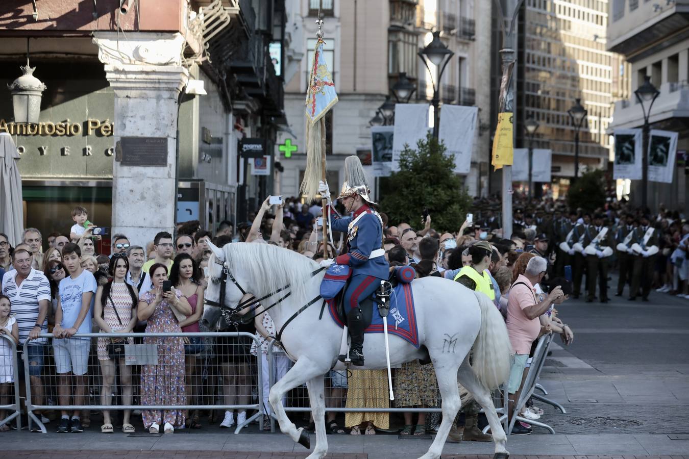 Fotos: Parada militar en honor a Santiago Apóstol en la Plaza Mayor de Valladolid