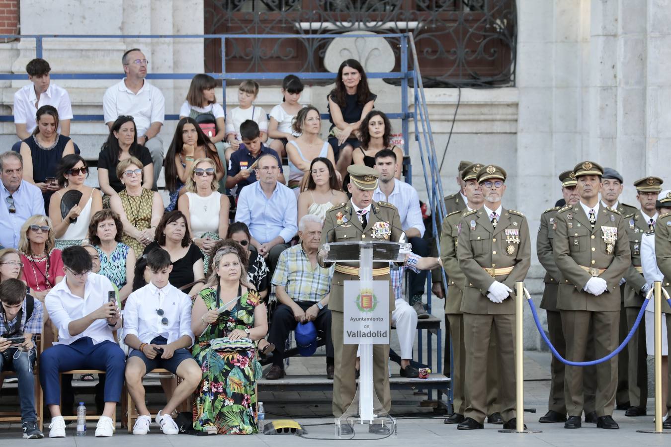 Fotos: Parada militar en honor a Santiago Apóstol en la Plaza Mayor de Valladolid