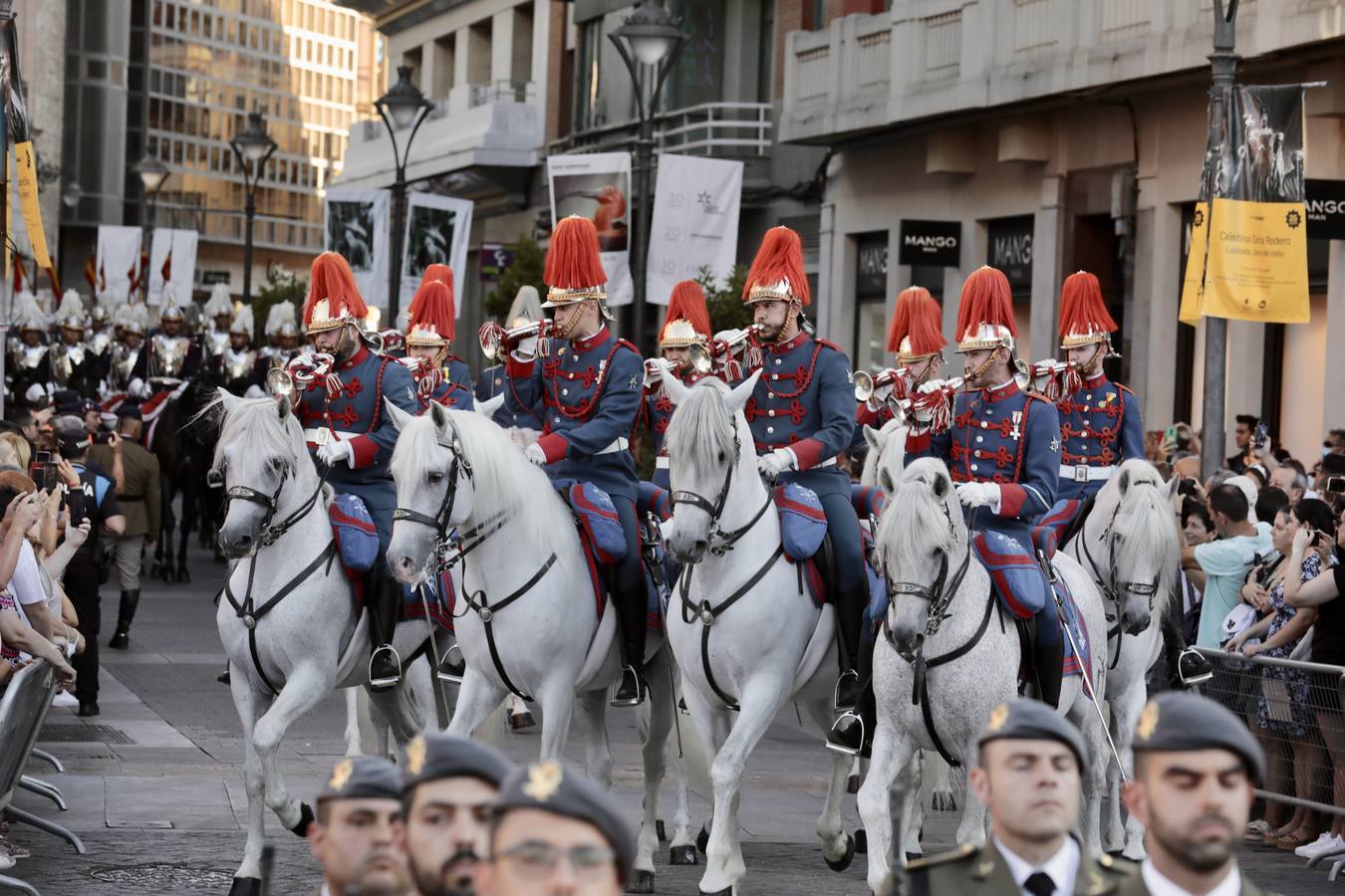 Fotos: Parada militar en honor a Santiago Apóstol en la Plaza Mayor de Valladolid