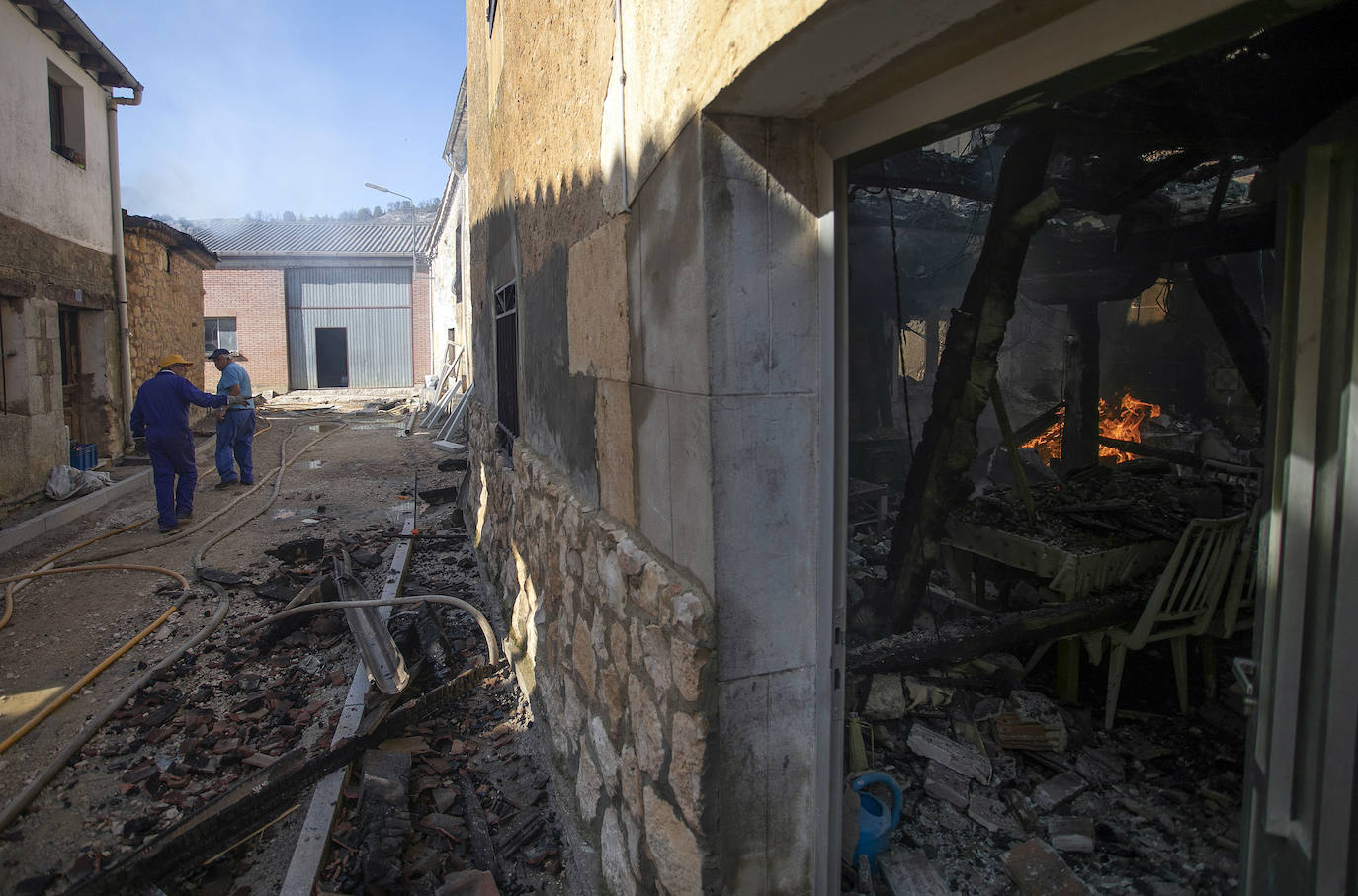 Fotos: Fuego en la comarca del Arlanza (Burgos)