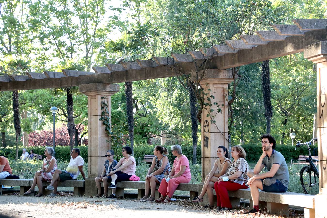 Fotos: Danza y música junto al Pisuerga