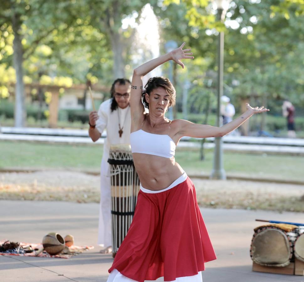 Fotos: Danza y música junto al Pisuerga