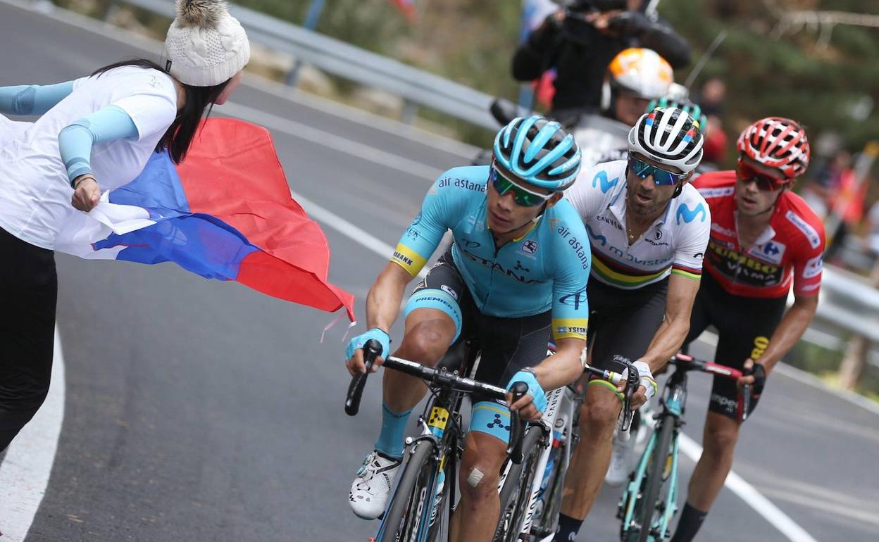 Supermán López y Alejandro Valverde, en primer término en la imagen, no estarán en la Vuelta a Castilla y León. 