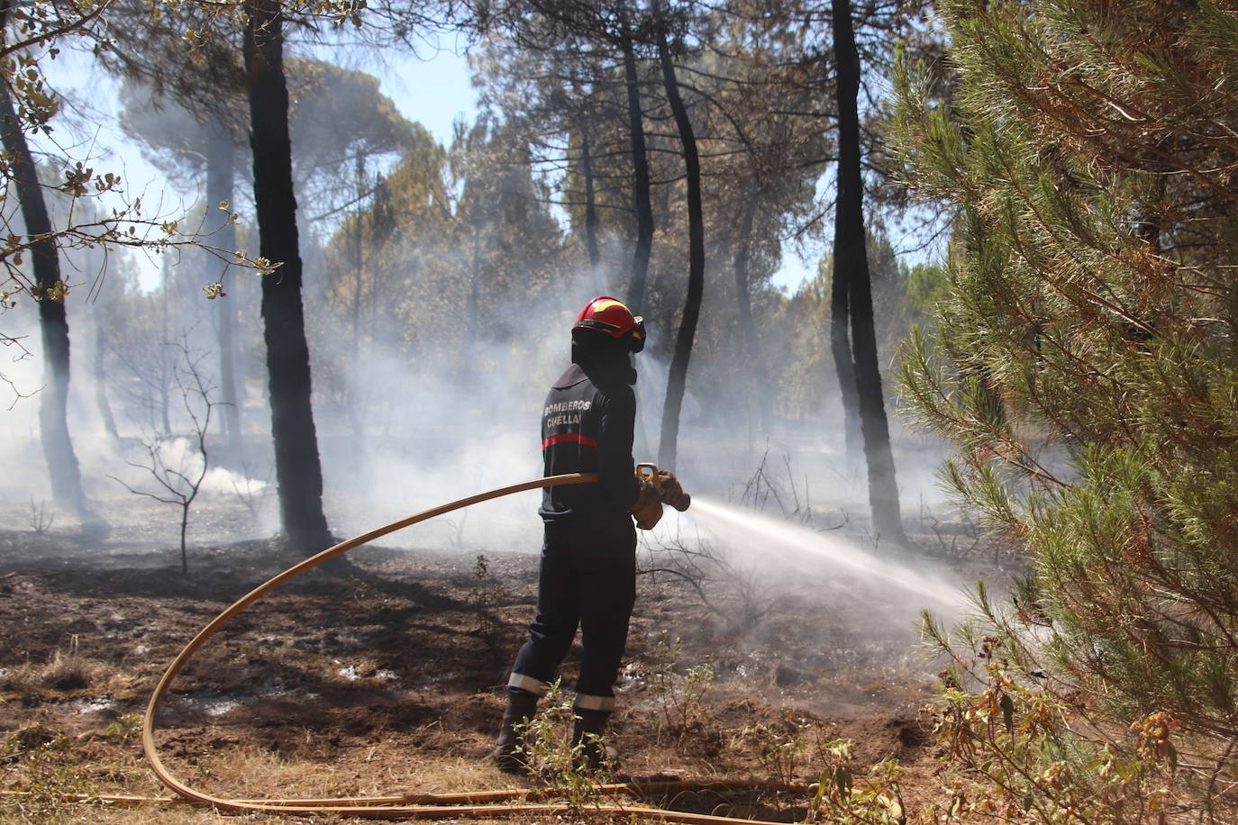 Imagen del incendio declarado en Cuéllar.