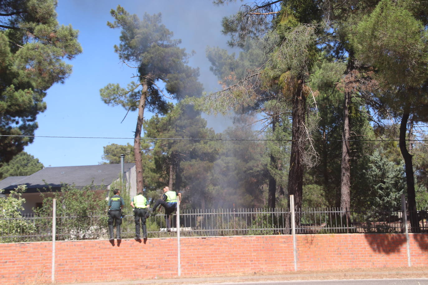 Imagen del incendio declarado en Cuéllar.