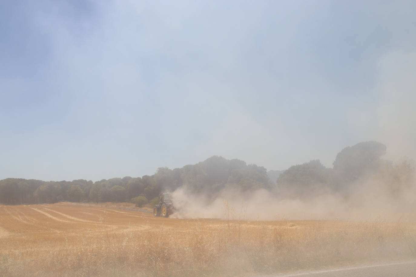 Imagen del incendio declarado en Cuéllar.