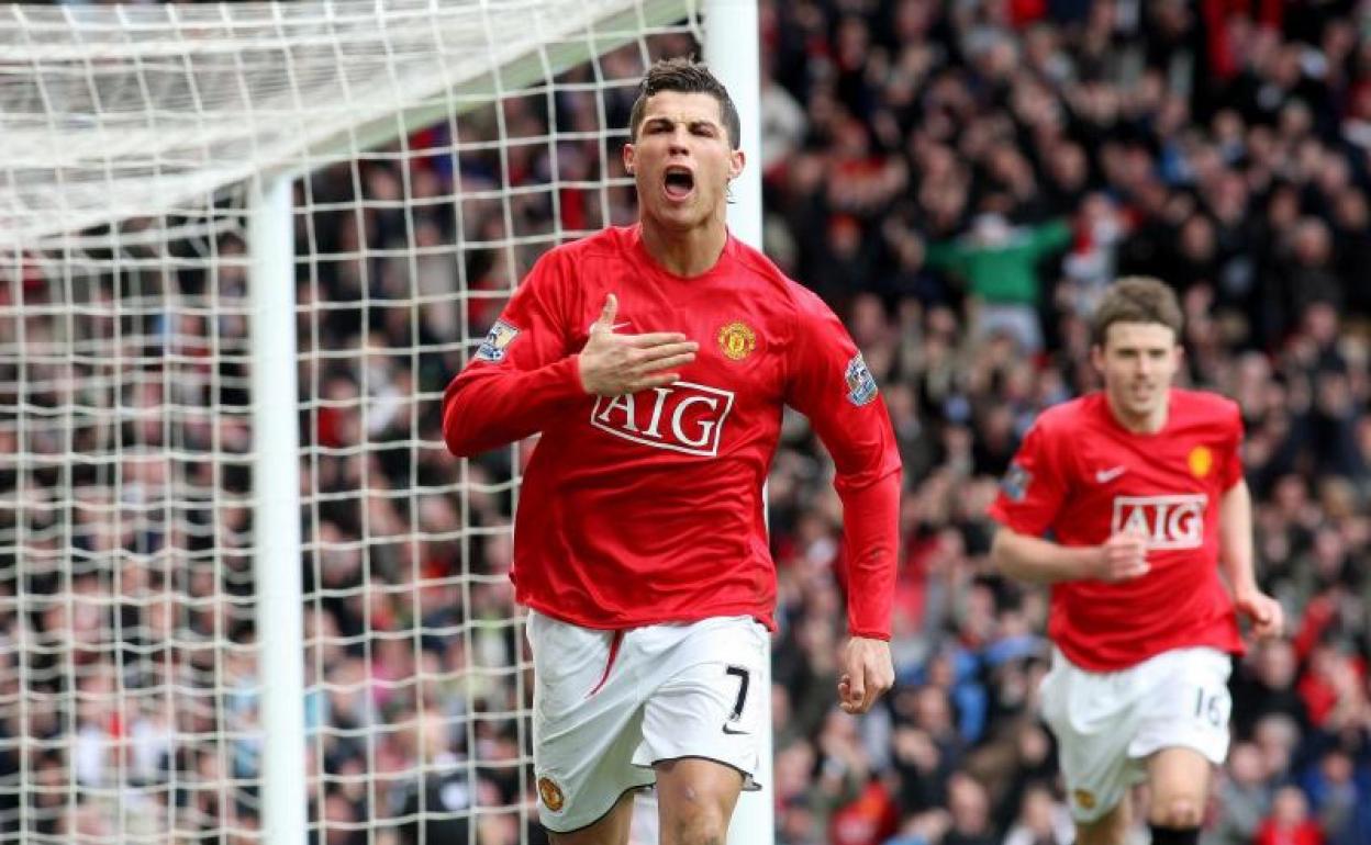 Cristiano Ronaldo celebra un gol con el Manchester United. 