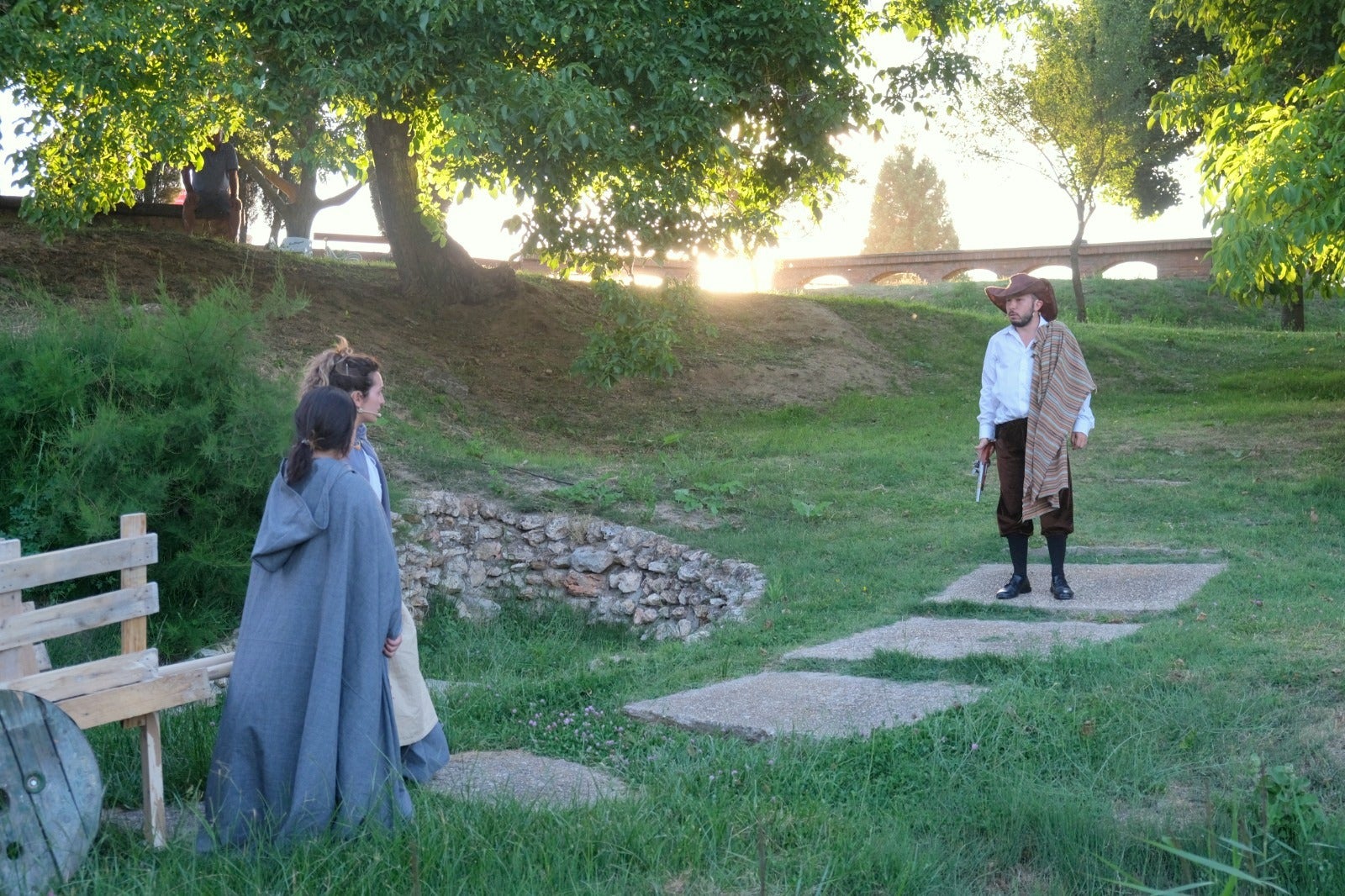 El Canal de Castilla fue el marco para la ruta teatralizada celebrada en Villamuriel de Cerrato