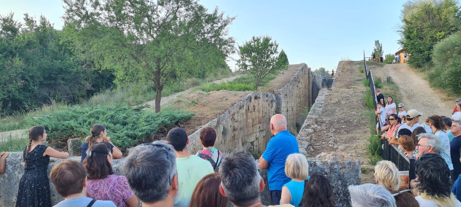 El Canal de Castilla fue el marco para la ruta teatralizada celebrada en Villamuriel de Cerrato