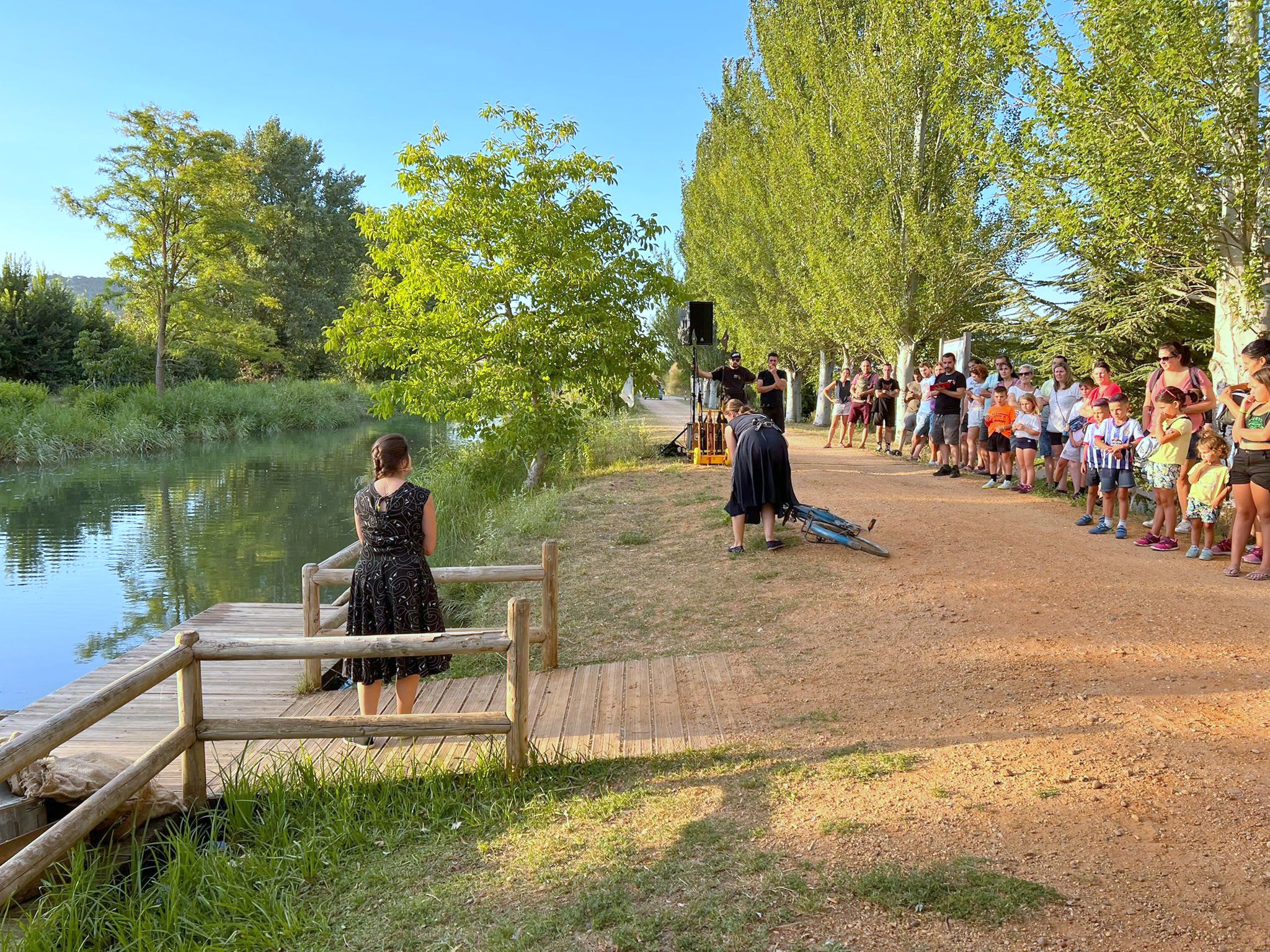 El Canal de Castilla fue el marco para la ruta teatralizada celebrada en Villamuriel de Cerrato