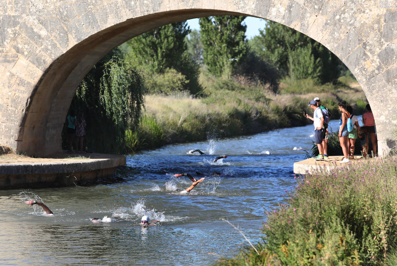 Fotos: Sergio Correa y Laura Fernández vuelan en el Triatlón de Piña