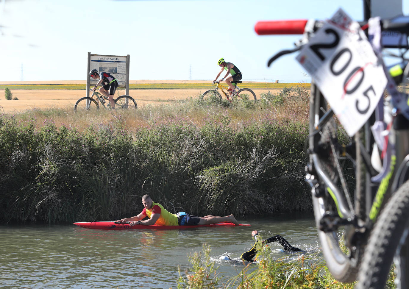 Fotos: Sergio Correa y Laura Fernández vuelan en el Triatlón de Piña