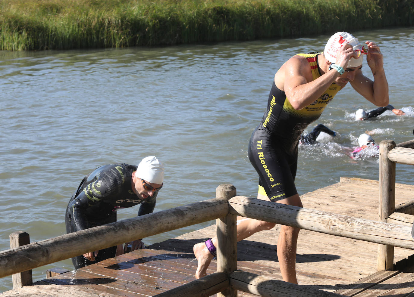 Fotos: Sergio Correa y Laura Fernández vuelan en el Triatlón de Piña