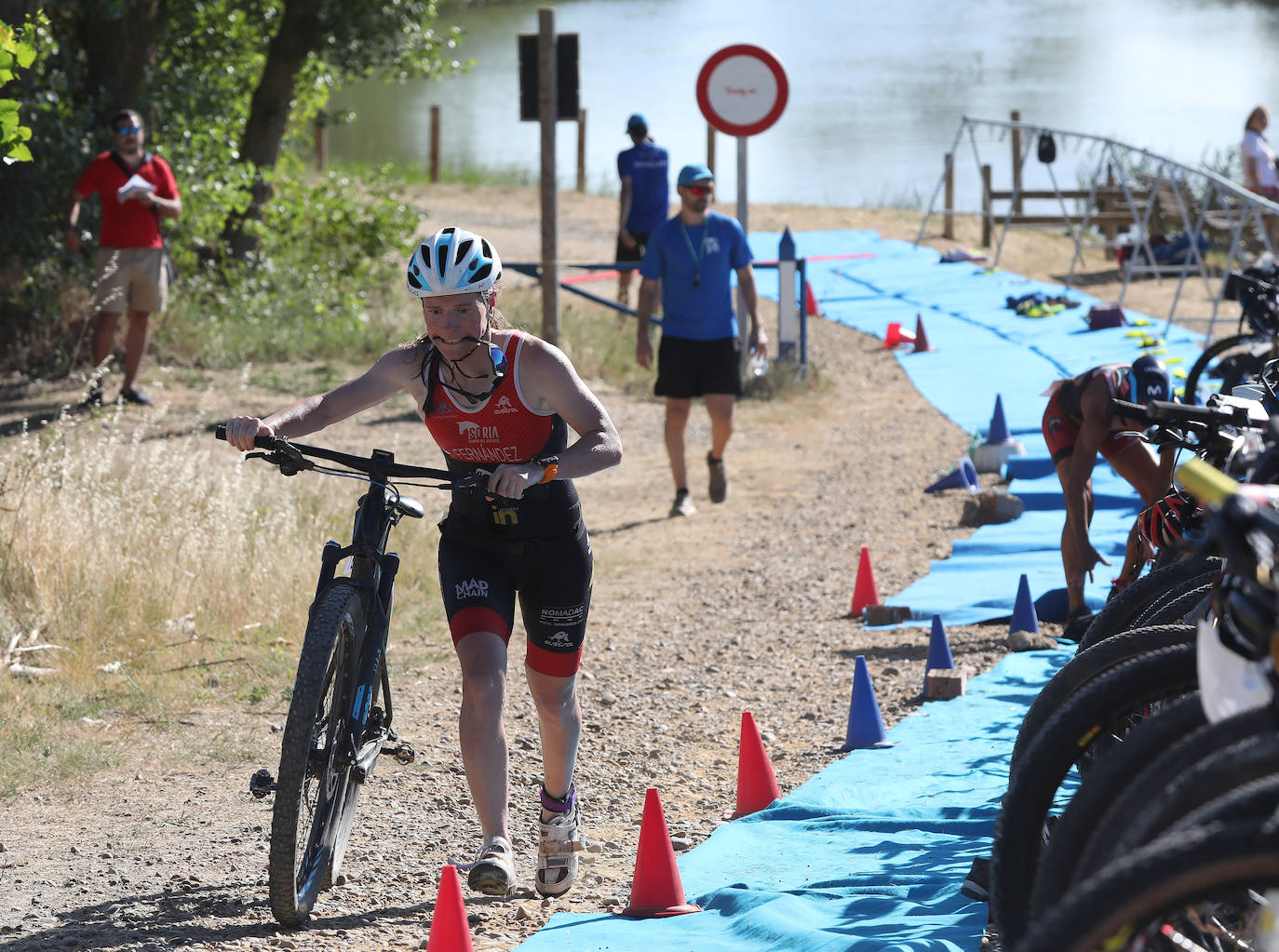 Fotos: Sergio Correa y Laura Fernández vuelan en el Triatlón de Piña