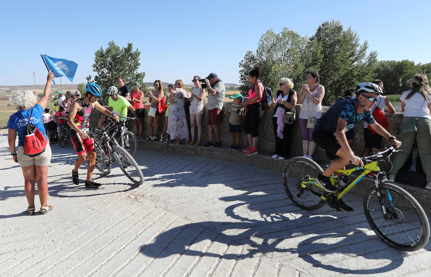 Fotos: Sergio Correa y Laura Fernández vuelan en el Triatlón de Piña