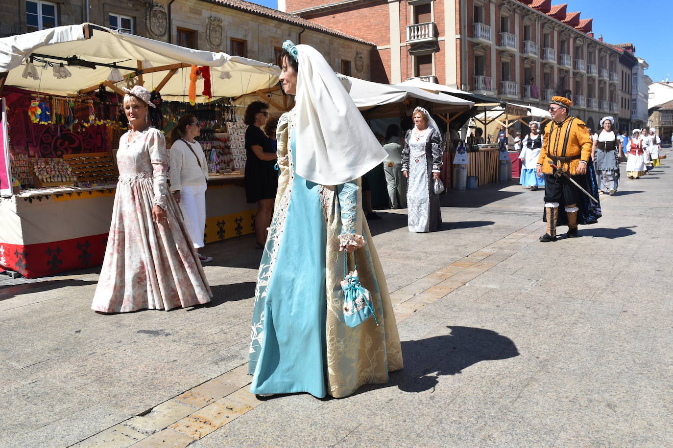 El 29 de julio de 1522 el monarca visitó la villa norteña y fue recibido por el Marqués de Aguilar y su esposa. 