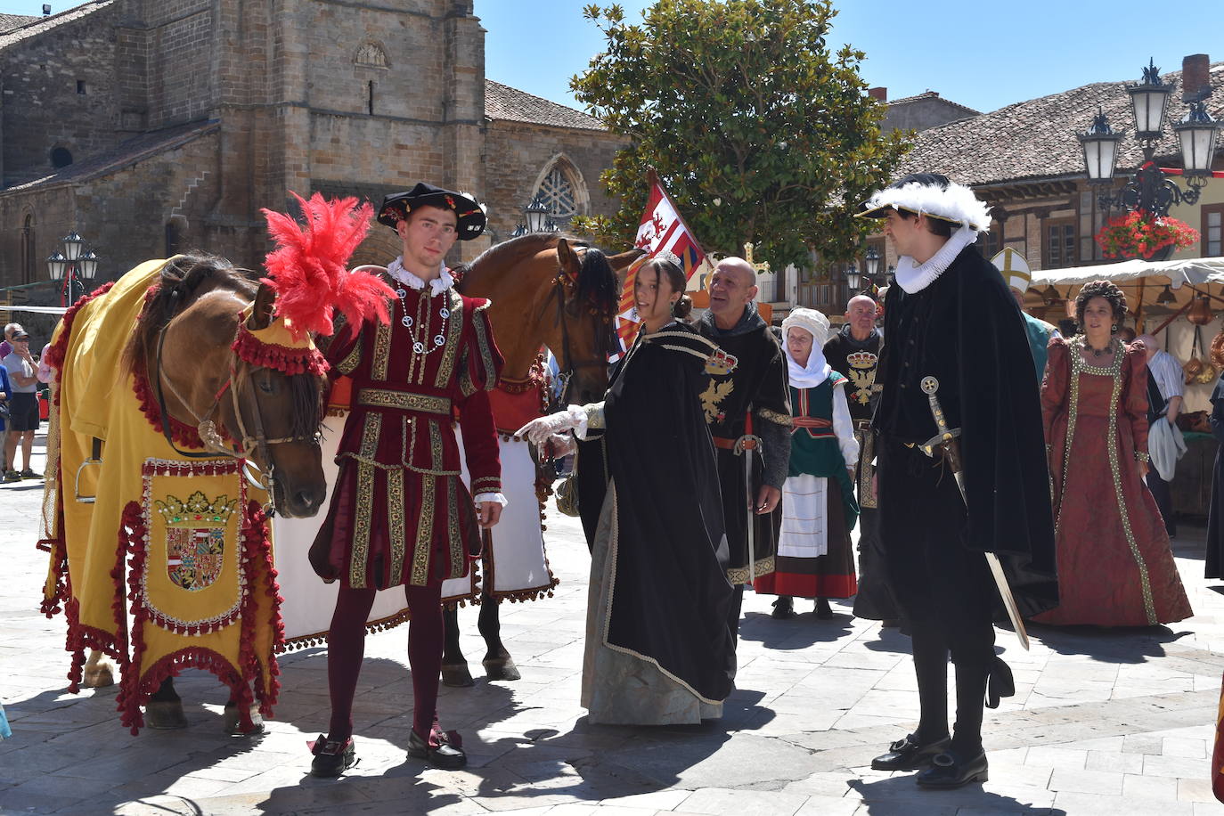 El 29 de julio de 1522 el monarca visitó la villa norteña y fue recibido por el Marqués de Aguilar y su esposa. 