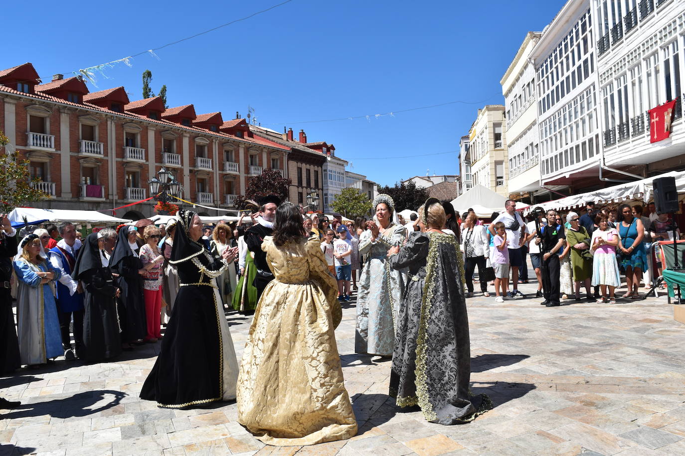 El 29 de julio de 1522 el monarca visitó la villa norteña y fue recibido por el Marqués de Aguilar y su esposa. 