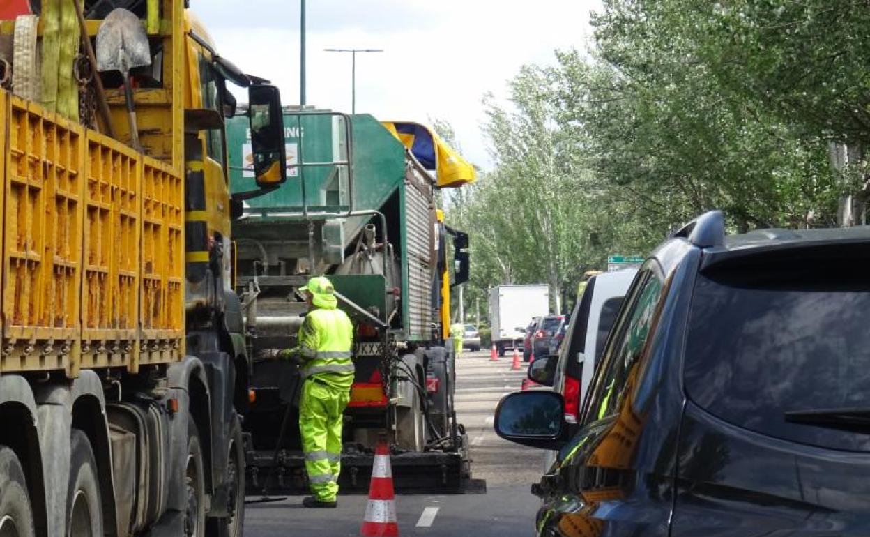 Asfaltado en el puente de Hispanoamérica durante el mes de junio. 