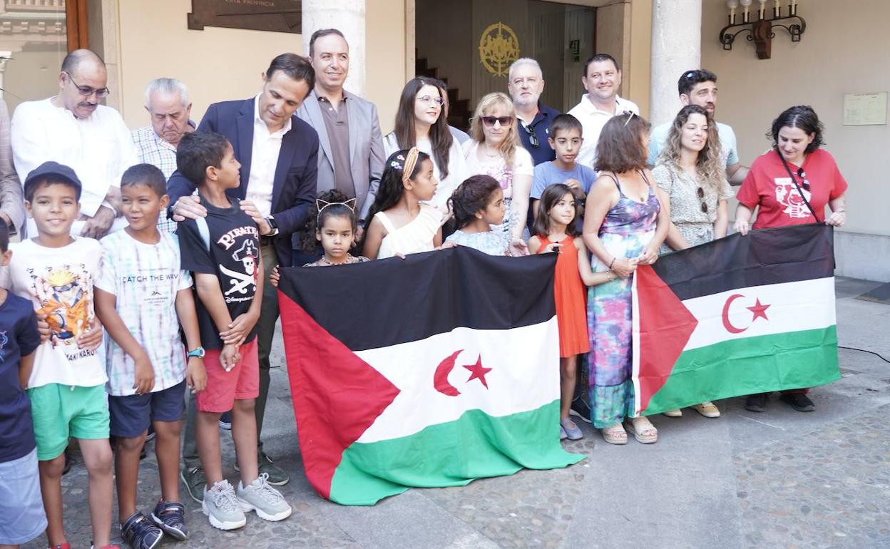 Recepeción de los niños saharuis en el palacio de Pimentel. 