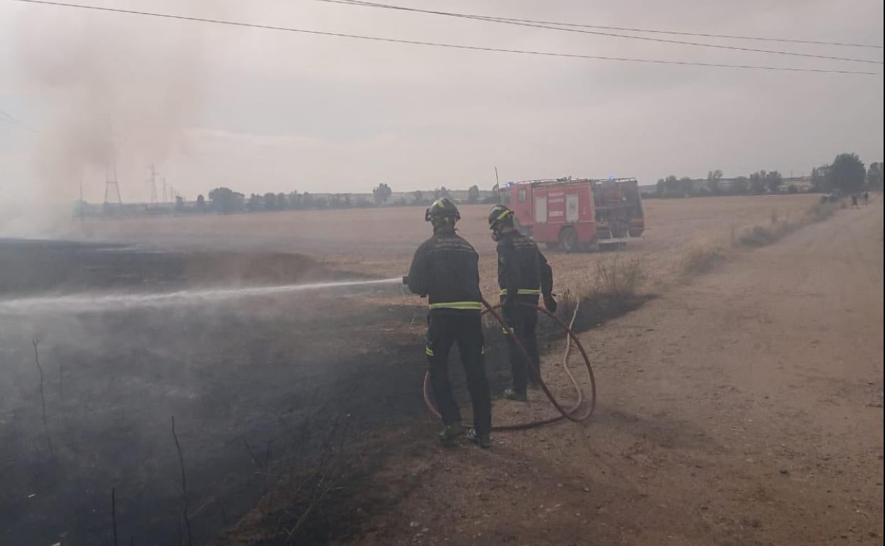 Imagen de un incendio anterior originado en la localidad de Cabezón de Pisuerga. 