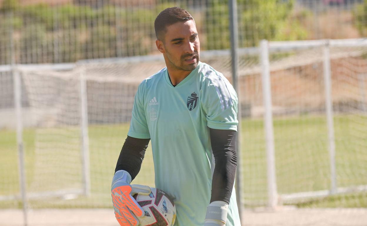 El meta Sergio Asenjo, en un entrenamiento del Real Valladolid. 