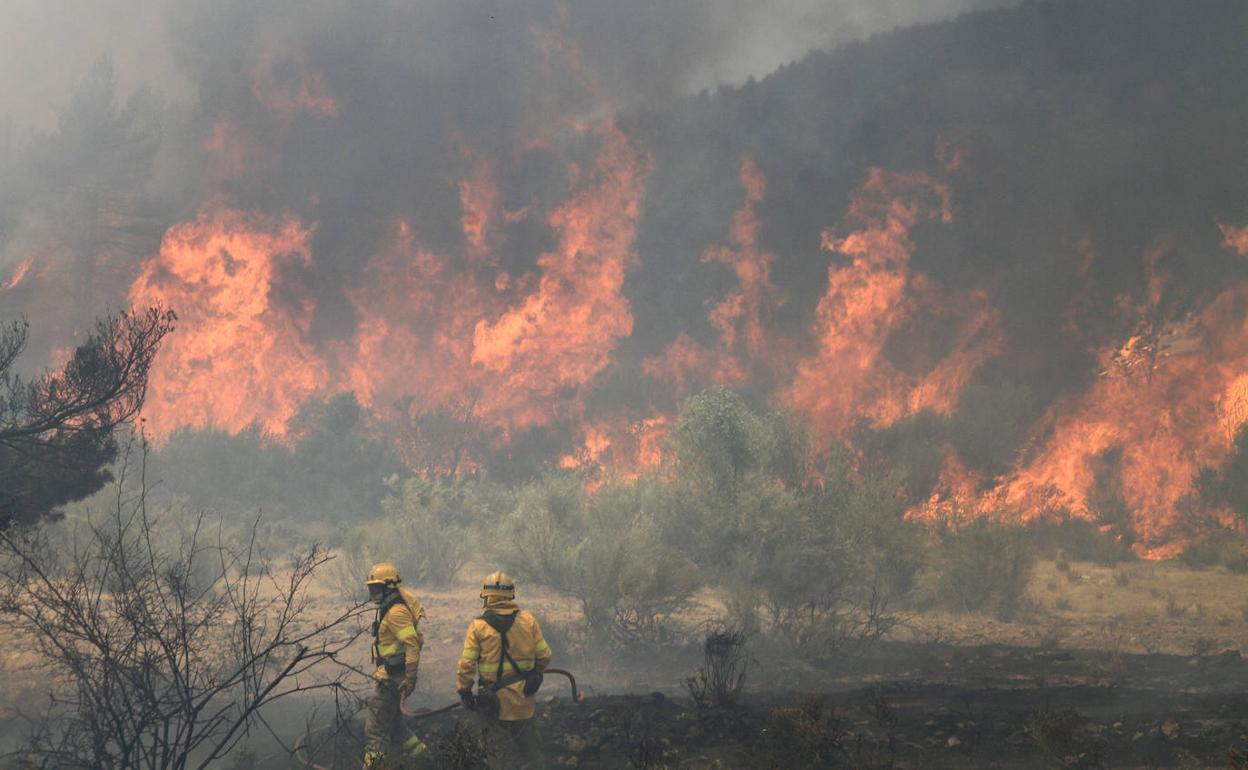 Incendio en Navafría durante sus primeras horas, el pasado 15 de julio.