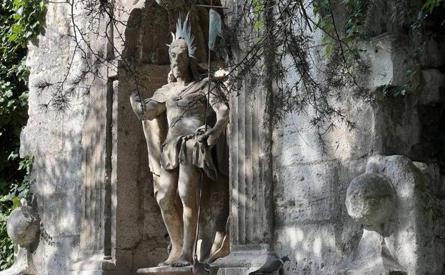 La estatua del Cristo Resucitado, en la casa Cervantes. 