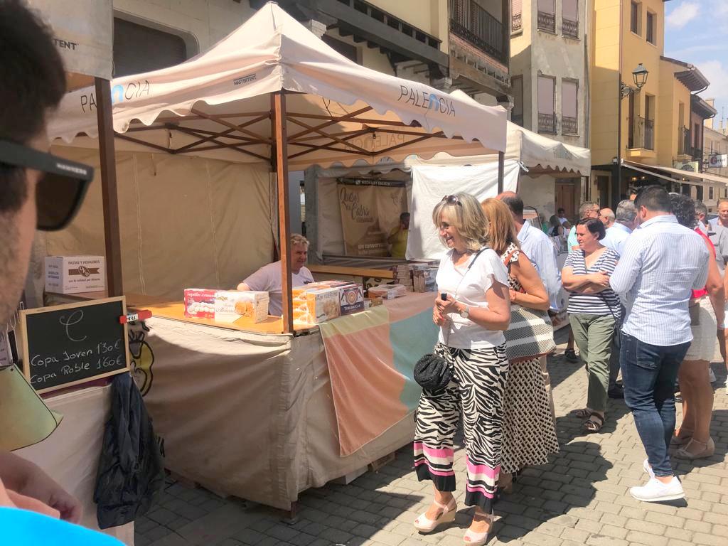 Numerosos cerrateños acudieron a la capital del Cerrato para disfrutar de una animada Feria