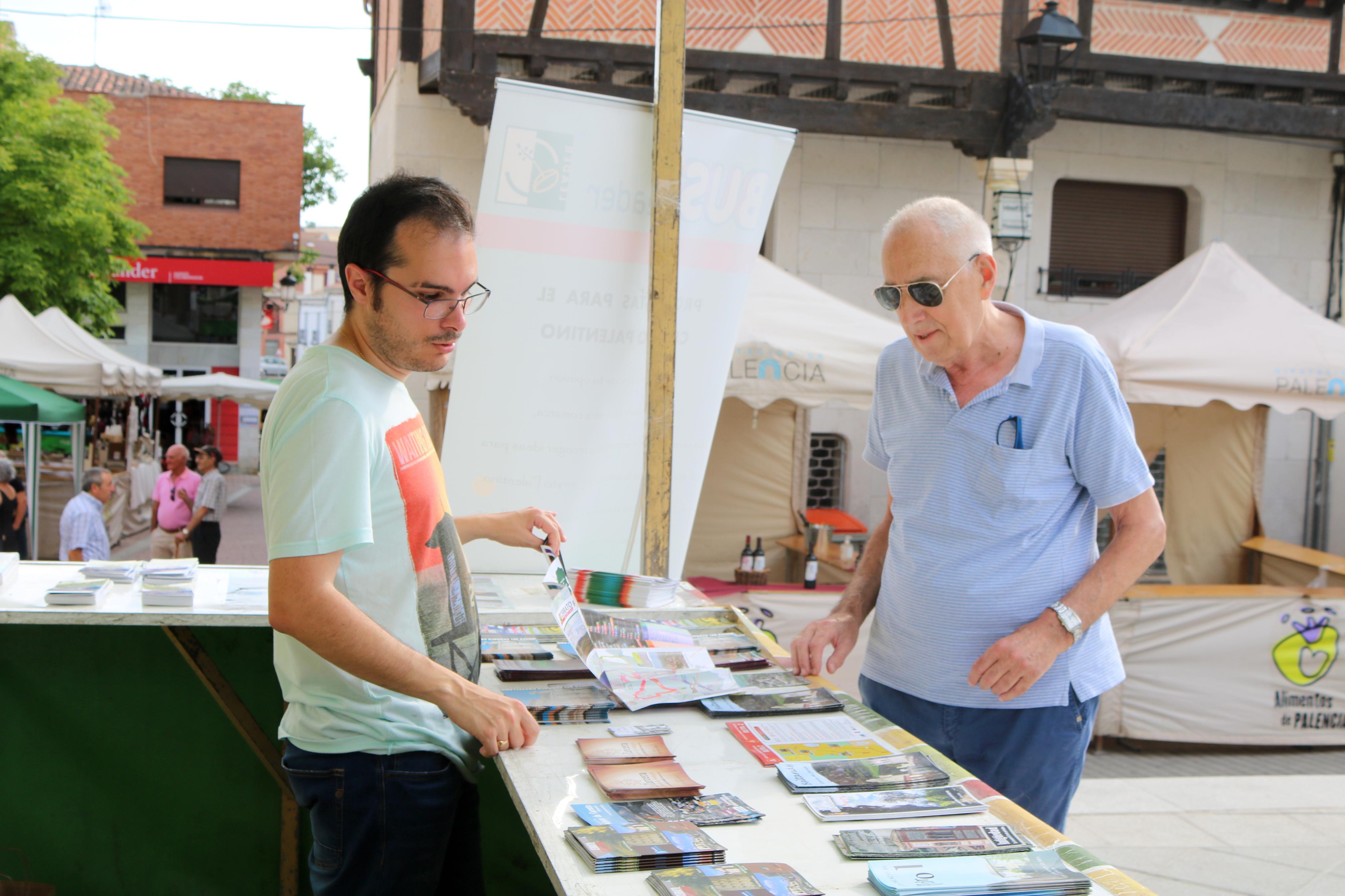 Numerosos cerrateños acudieron a la capital del Cerrato para disfrutar de una animada Feria