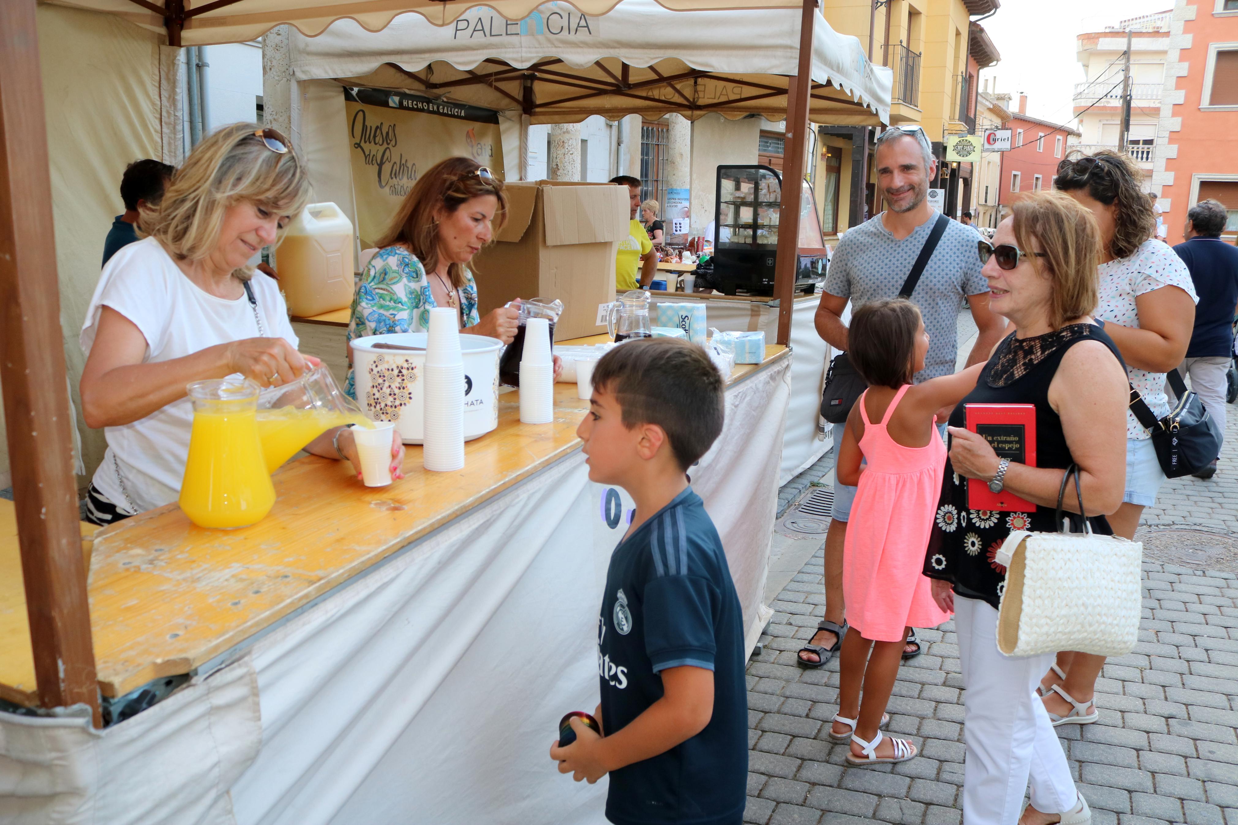 Numerosos cerrateños acudieron a la capital del Cerrato para disfrutar de una animada Feria