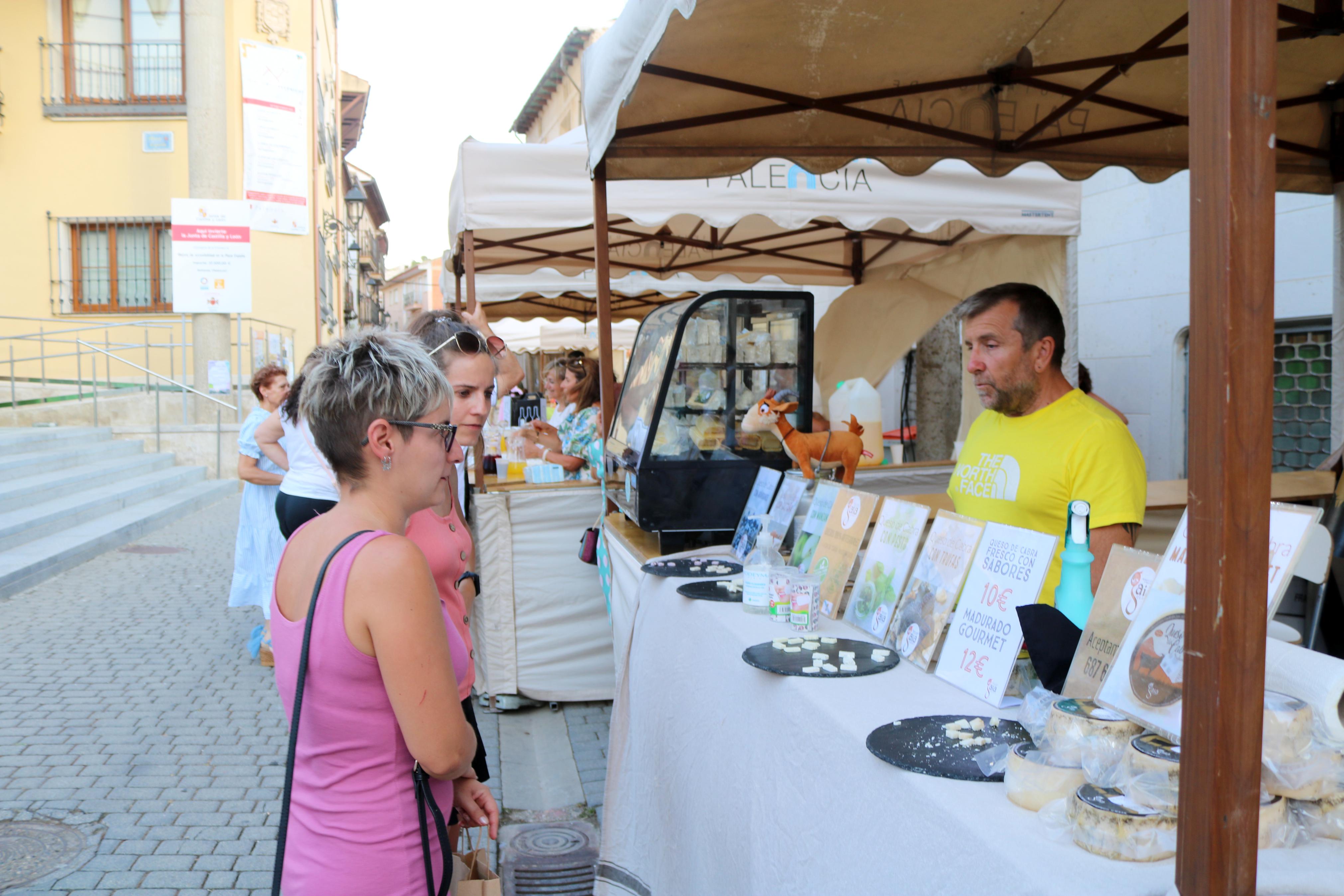 Numerosos cerrateños acudieron a la capital del Cerrato para disfrutar de una animada Feria