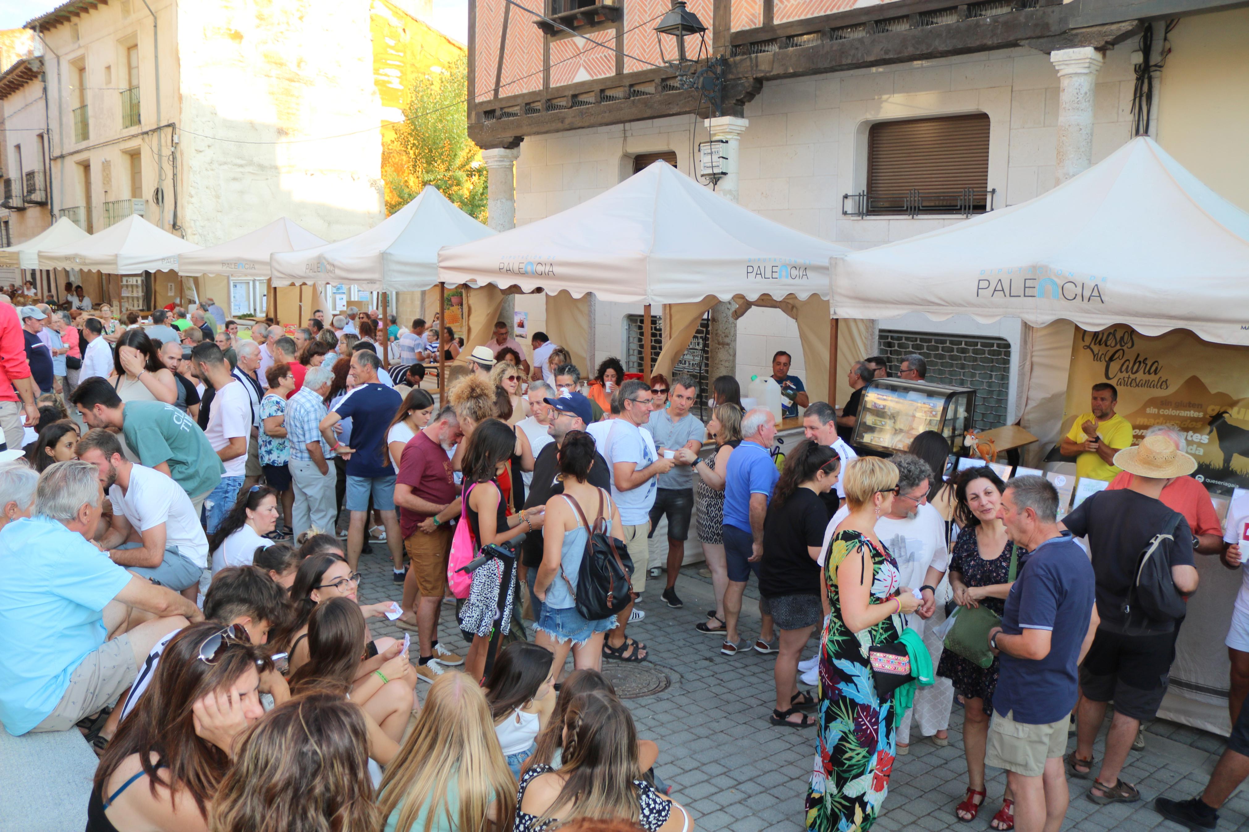 Numerosos cerrateños acudieron a la capital del Cerrato para disfrutar de una animada Feria