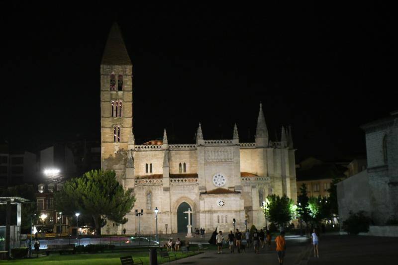 La Iglesia de la Antigua, iluminada.