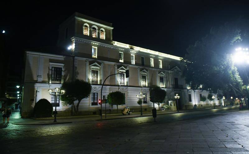 El Palacio Real de Valladolid, aún iluminado.